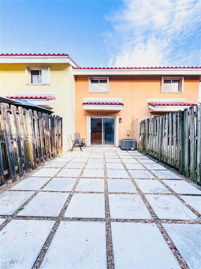 Photo - 560 NW 82nd Pl