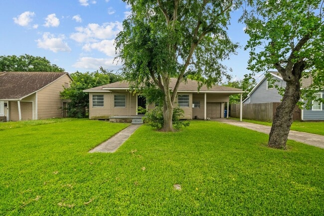 Photo - Cozy 3 Bedroom, 1 Bath Home - Spacious Liv...