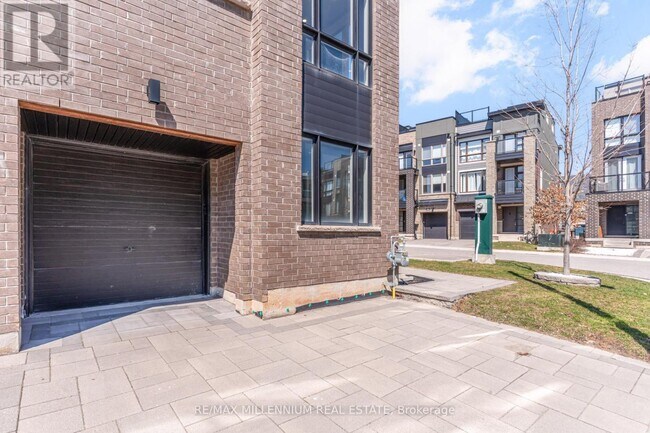 Photo - 3058 Blacktusk Common