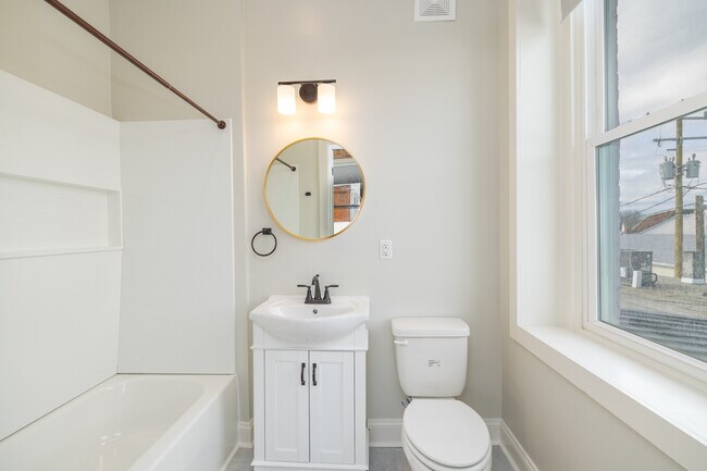 Photo - Broad St Lofts & Fitness Studio, LLC Unidad 120 2B