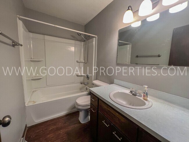Photo - Great 2 bedroom 1 bath with basement Duple...