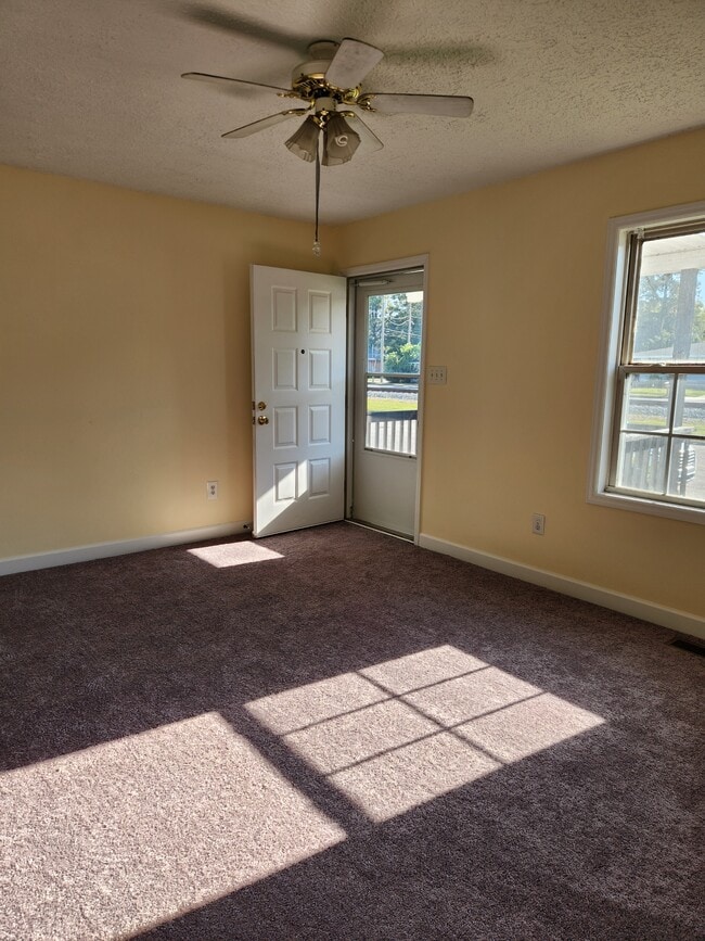 Photo - 2498 N Railroad St