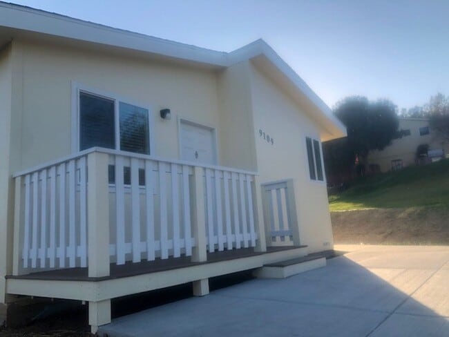 Photo - Gorgeous 3 Bedroom 2 Bathroom Home in Lakeside!