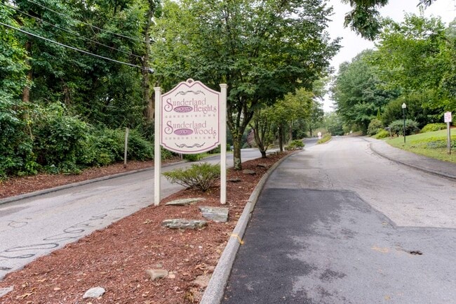 Building Photo - 340 Sunderland Rd Unit 23