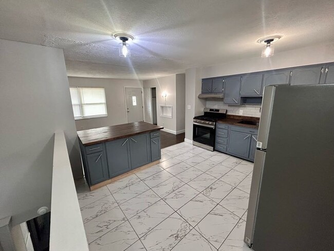 Photo - 5148 Fullerton Dr