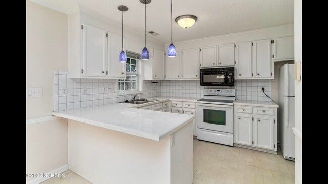 3809 E Vancroft Cir