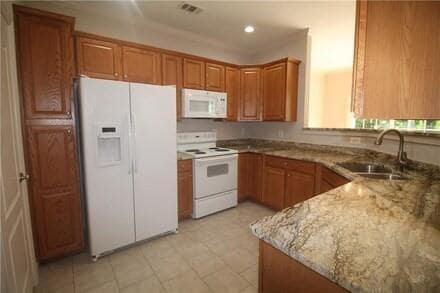 3082 Brockenhurst Dr