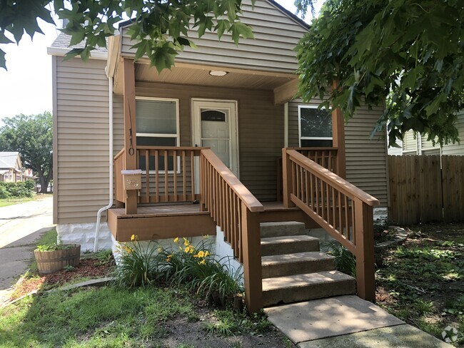 Building Photo - 110 N Erie St Rental