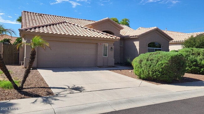 453 W Larona Ln