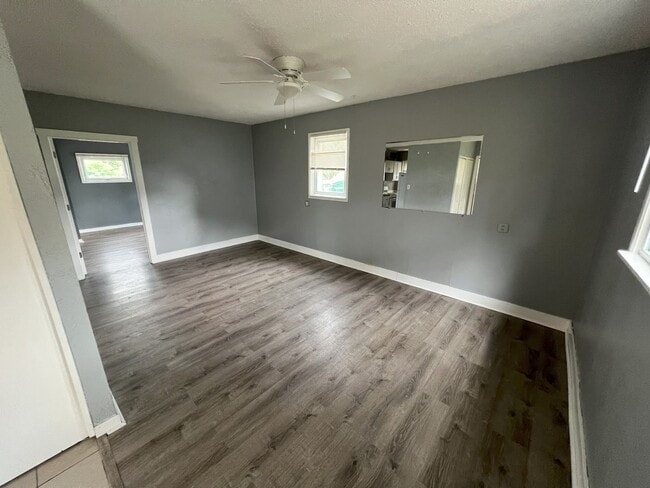 Building Photo - 526 E Eighth Street Unit 526 E Eighth Street C Rental