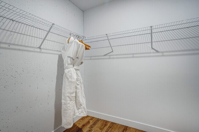 Photo - 2100 Rue de Bleury Unit SI ID1353838P