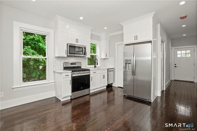 Building Photo - 174 Coram Ave Unit 2B