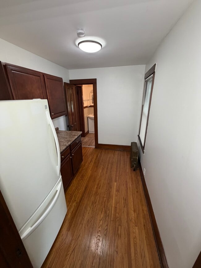 Photo - 103 Winton Rd S Unit Downstairs