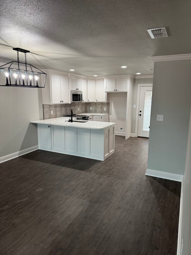 Building Photo - 337 Woodstock Ln