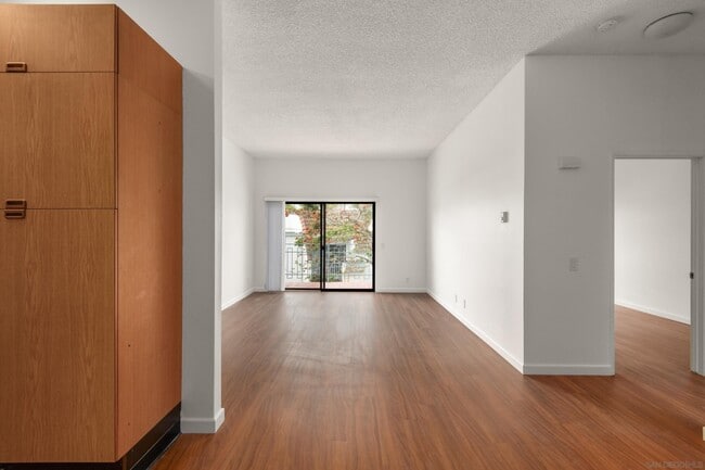 Building Photo - 8310 Regents Rd Unit 3A