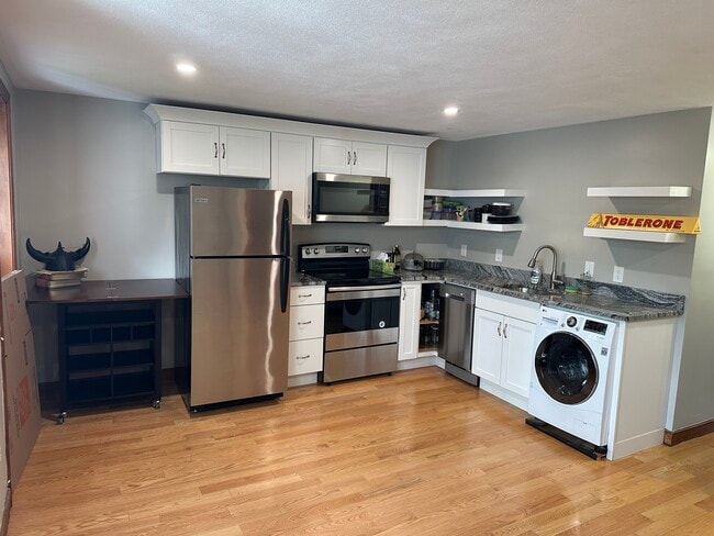 Building Photo - 14 Edgerly Pl Unit 3 Rental