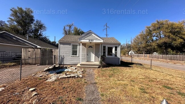 Building Photo - $1250 - 3 bed 1 bath - Single Family Home