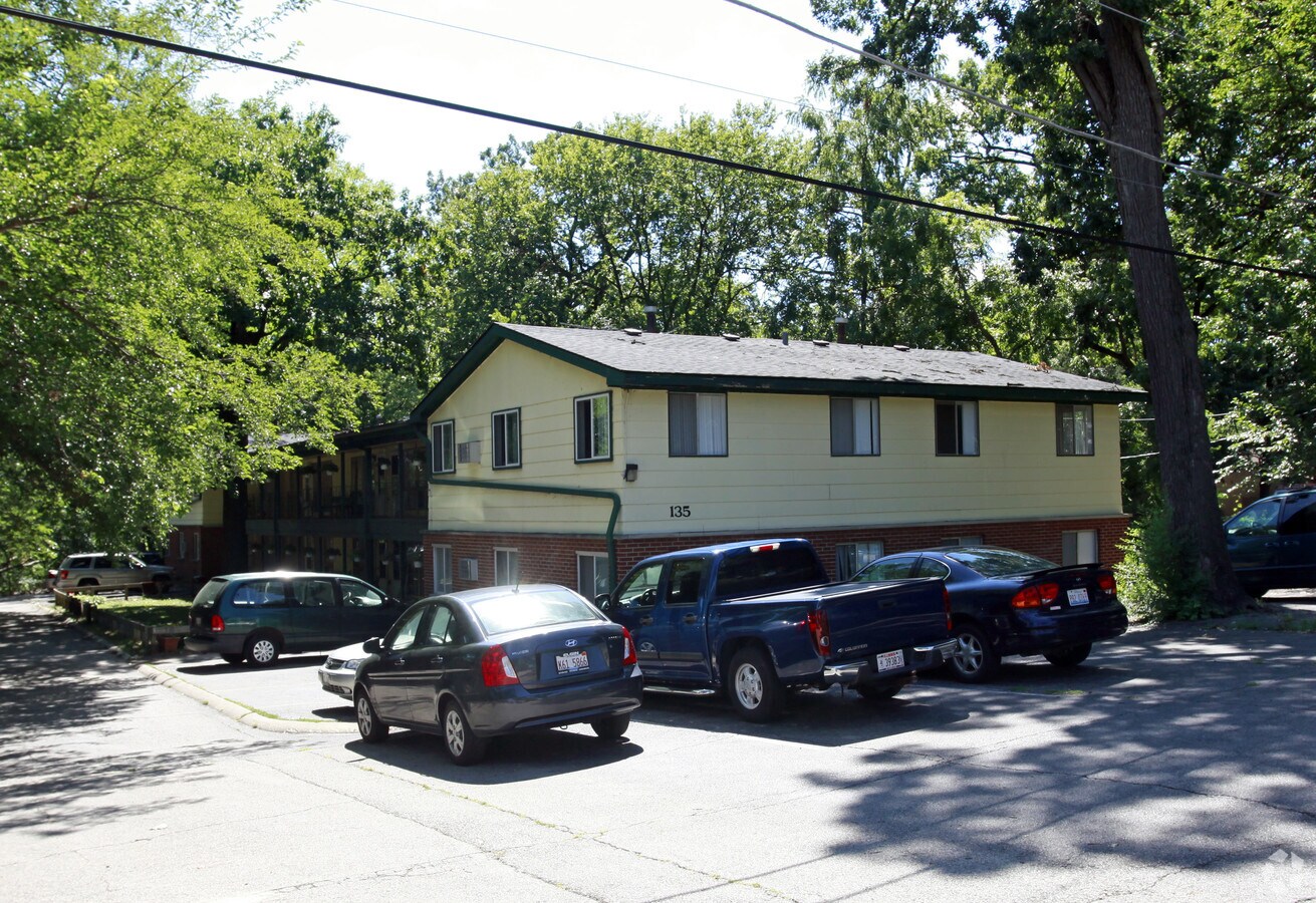 Photo - 135 N Lincoln Way Apartments