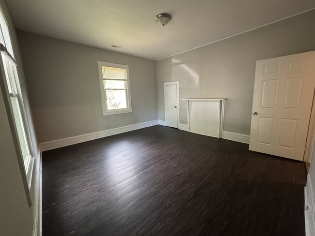 Photo - 331 McLin St