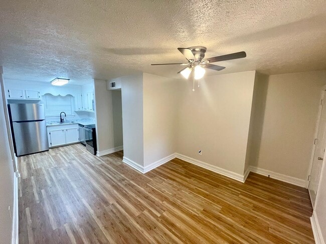 Photo - NEWLY RENOVATED! 2 Bed, 1 Bath Apartment f... Unit 5