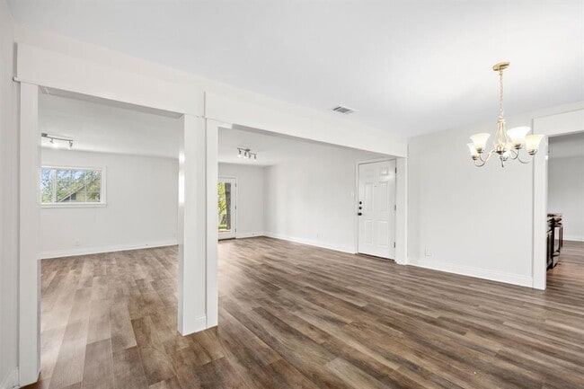 Photo - 2904 Northeast Dr