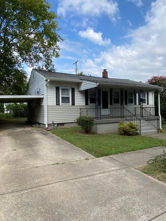 Building Photo - 1502 Debow St Rental
