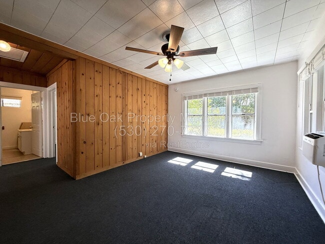 Photo - 389 E 7th St