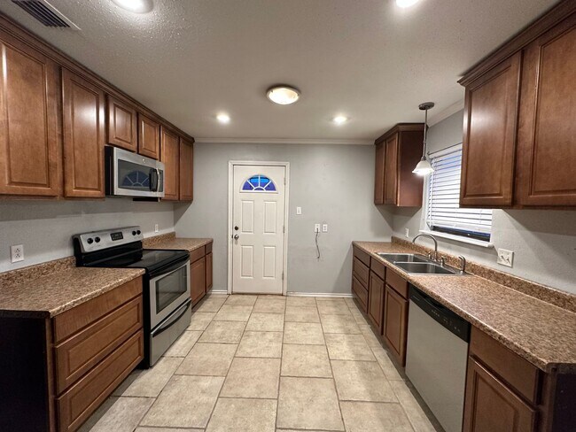 Photo - Spacious 2/1!