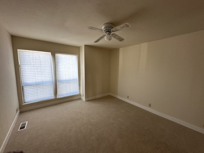 Photo - 4234 Hillview Dr