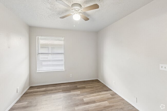 1BR, 1BA - 700SF - Bedroom