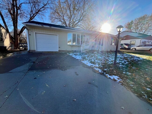 Photo - Spacious 2 Bed/2 Bath with Fenced in Yard!