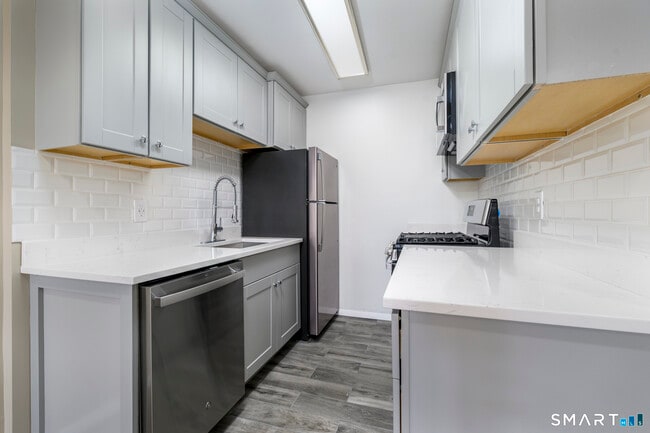 Photo - 140 Grove St Unit APT 5B