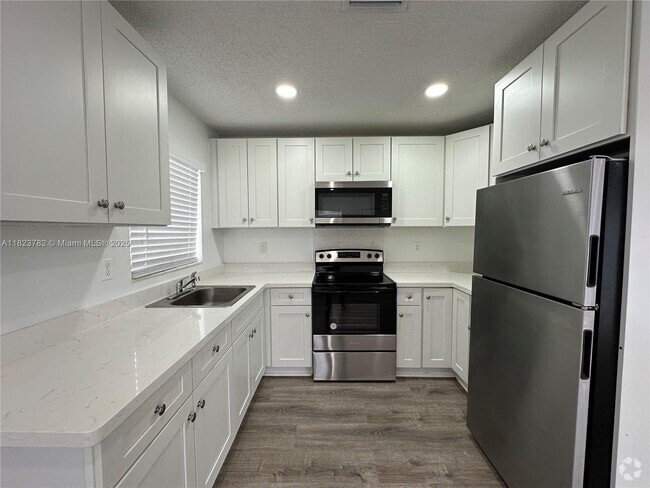 Building Photo - 6032 SW 25th St Unit 4 Rental