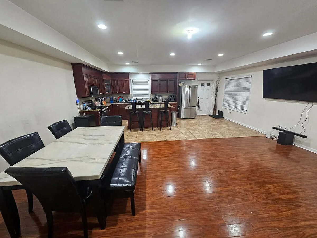 Photo - 128 Astoria Pl