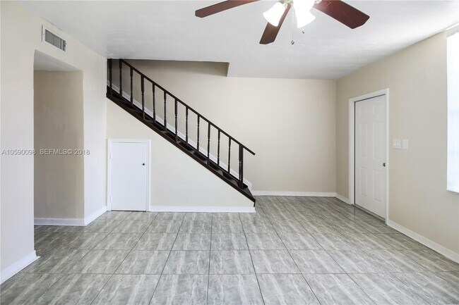 Photo - 270 NE 142nd St