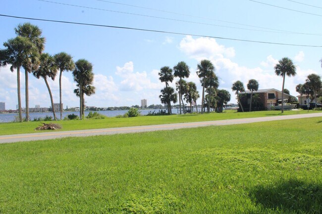Photo - Furnished 3 bed 2.5 bath Riverview Home w/...