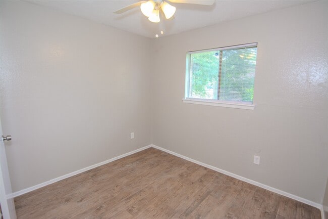 Photo - 9311 Golden Wood Ln