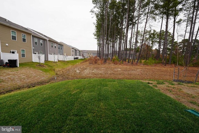 Photo - 819 Mersey Ln