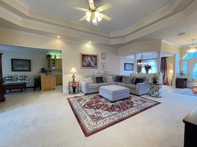 4Br/2.5Ba Huge home with a sunroom