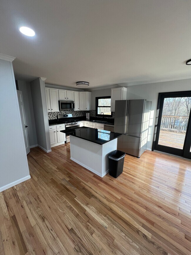 13 Maple Ln