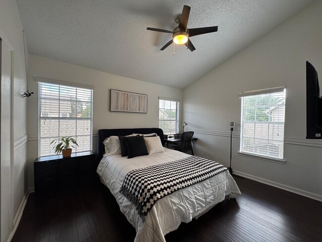 Photo - 22 Cross Cyn