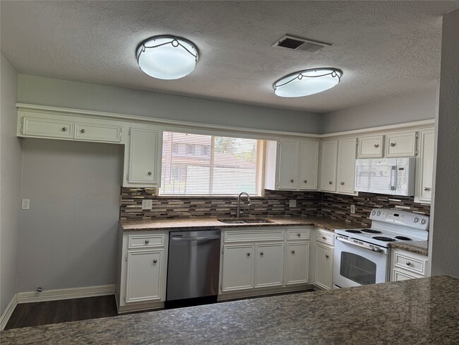 Photo - 3302 Tompkins Dr