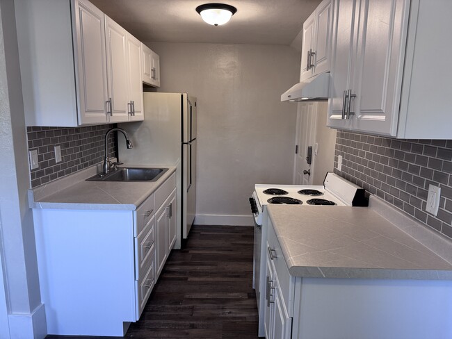 New Kitchen! - 1205 Dunn St Apartments