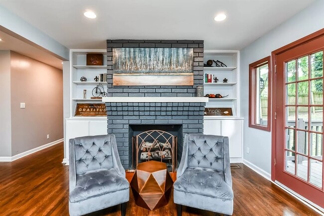 Building Photo - 2480 Cascade Rd SW