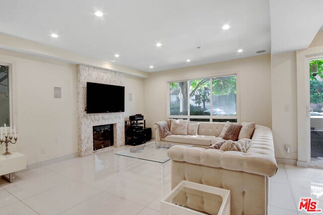 Photo - 11921 Dorothy St Unidad 102