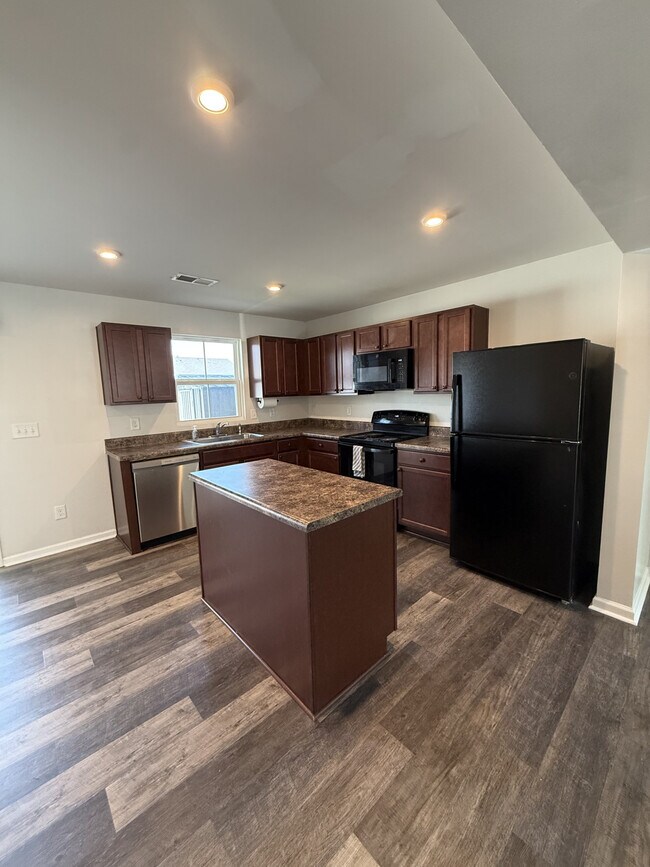 Photo - 103 Fernside Ct