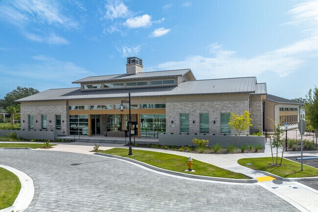 Leasing Center - Lynwind