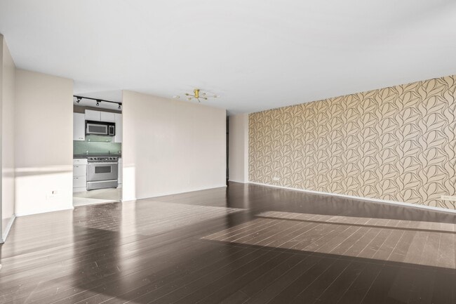 Photo - 4343 N Clarendon Ave Unit 717