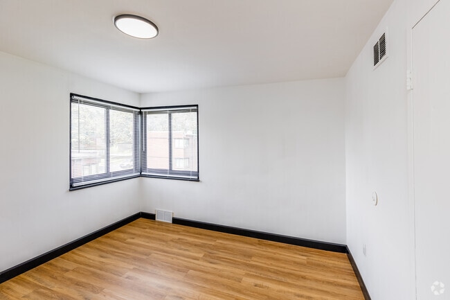 3BR, 1BA - 1,123SF - Bedroom - Luxor Gardens Apartments