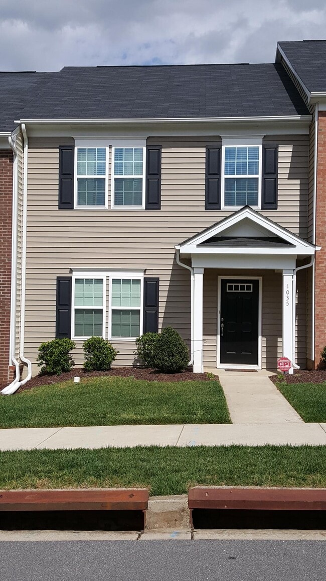 Building Photo - 1035 Ileagnes Rd